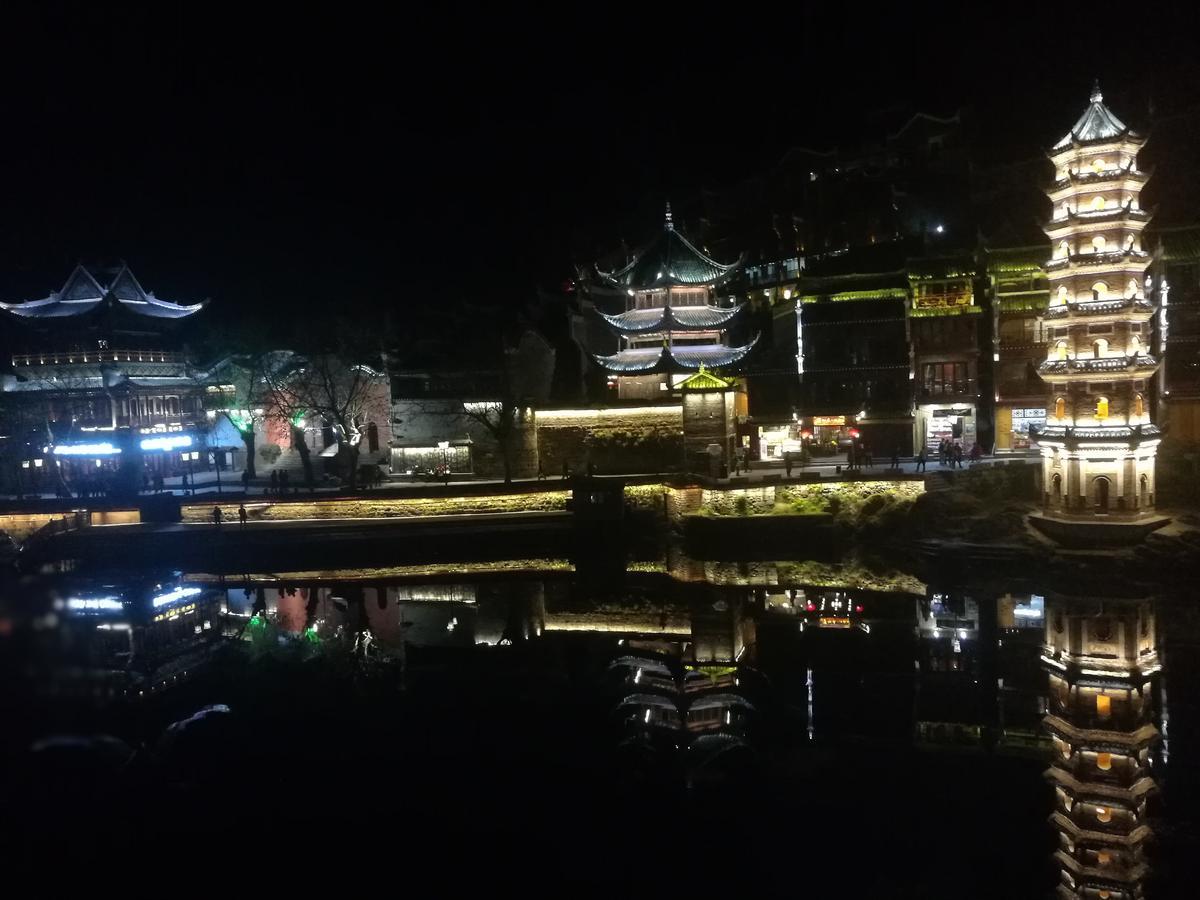 沱江缘民宿 Fenghuang County Exterior photo