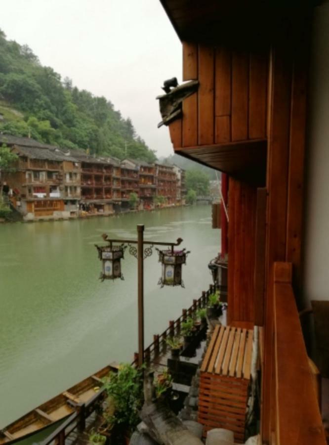 沱江缘民宿 Fenghuang County Exterior photo