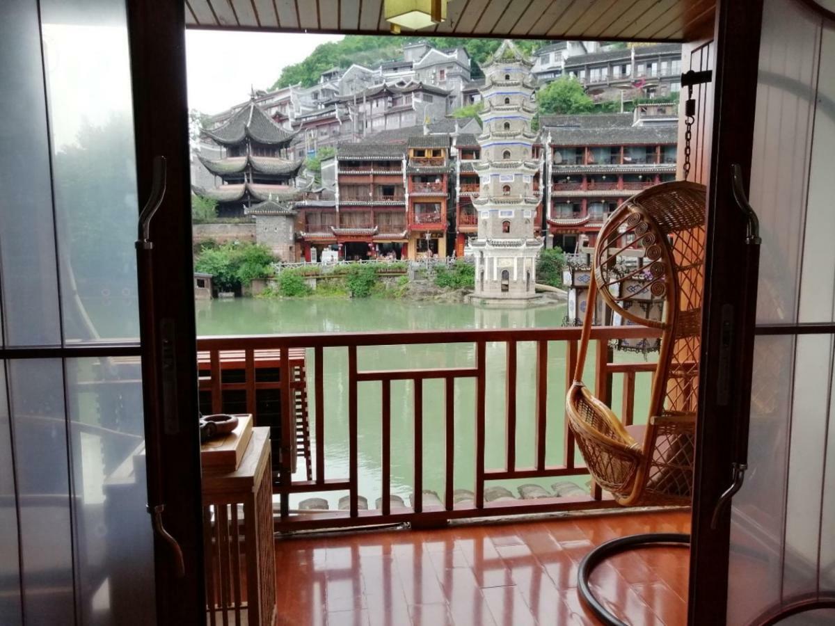 沱江缘民宿 Fenghuang County Exterior photo